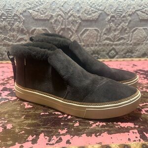 TOMS Paxton Grey faux fur bootie sz 8.5